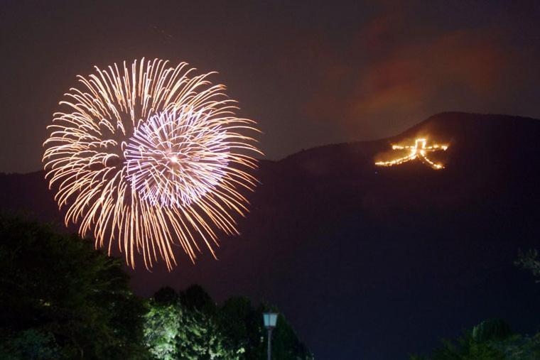 スタジオーネ 箱根強羅 East - Stagione Hakone Gora East Appartement Buitenkant foto